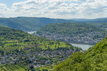 Fototapeta na wymiar Mittelrheintal bei Boppard, vom Vierseenblick aus gesehen, Rheinland-Pfalz