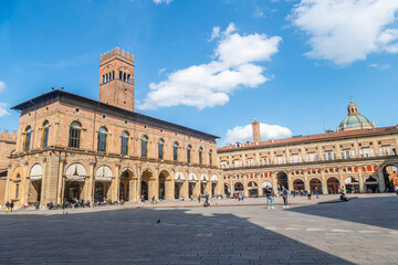 Fototapeta na wymiar The beautiful Maggiore Square in Bologna