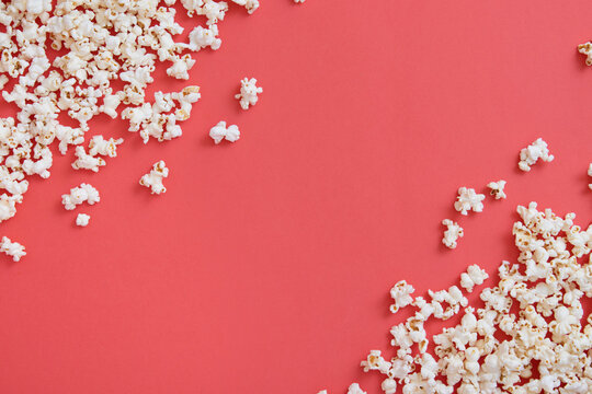Background with freshly made white popcorn