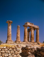 Fototapeta premium greece, peloponnese, delphi, temple of apollo, peninsula, destination, resort, building, architecture, temple, ruin, temple ruins, history, columns, sight, unesco world heritage site, 
