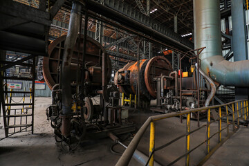 The idle converter is in the steel company's factory