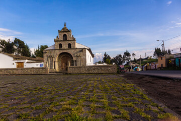 primera iglesia del ecuador, la balbanera, riobamba - ecuador