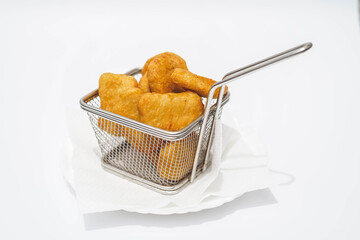 Racion de bolitas rellenas de queso y pollo