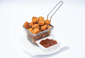 Racion de bolitas rellenas de queso y pollo