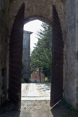 Obraz premium entrance to the tower