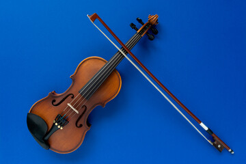 violin and bow on a blue background © Надежда Фишман