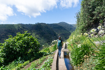 Randonnée à Madère le long d'une levada