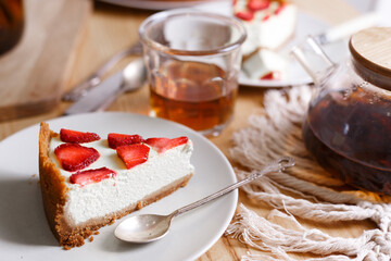 cheesecake with strawberries