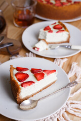 cheesecake with strawberries