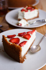 cheesecake with strawberries