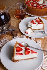 cheesecake with strawberries
