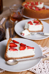 cheesecake with strawberries