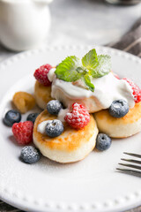 Cheesecakes with sour cream and berries and mint for breakfast 