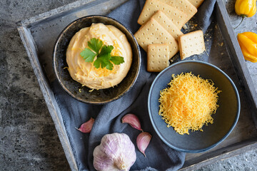 Cheddar cheese dip with garlic, served with crackers