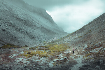 Hike between Mountains