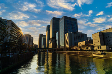 Fototapeta na wymiar 水の都、大阪の淀屋橋から見る土佐堀川と風景