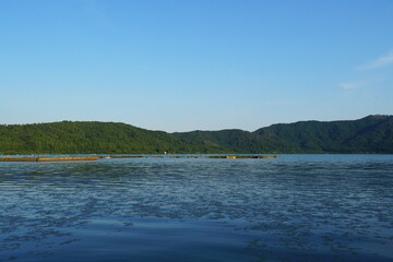 晴れの余呉湖