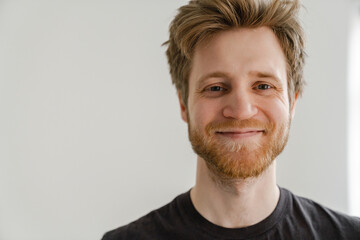 Obraz premium White ginger man with beard smiling and looking at camera