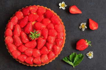 frischer Erdbeerkuchen