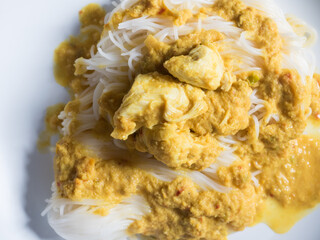 Crabmeat yellow curry with fermented rice noodles