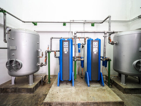 Air compressor systems for supply air to equipment such control valve in power plant.
