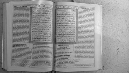 Fototapeta premium photos of the Quran and prayer beads, these photos are perfect for those of you who have blogs or content about Islam