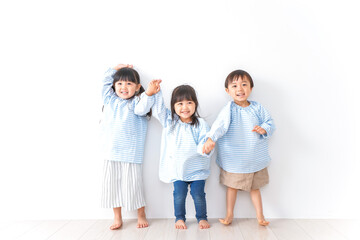 Fototapeta premium 幼稚園で遊ぶ子ども