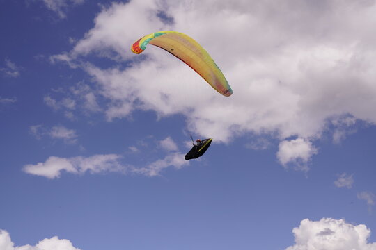 Extremsport Paragleiting mit dem Gleitschirm