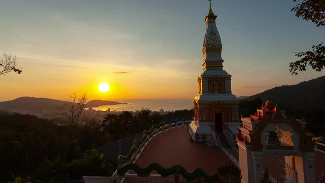 .timelapse stuning sky at sunset behind beautiful pagoda..Sunset over ocean. Scene of Colorful romantic sky sunset, Summer and travel vacation concept..