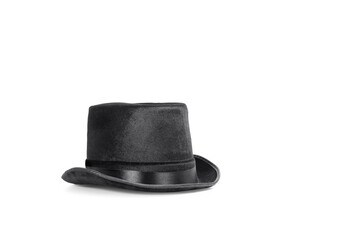 Sombrero negro sobre un fondo blanco liso y aislado. Vista de frente. Copy space