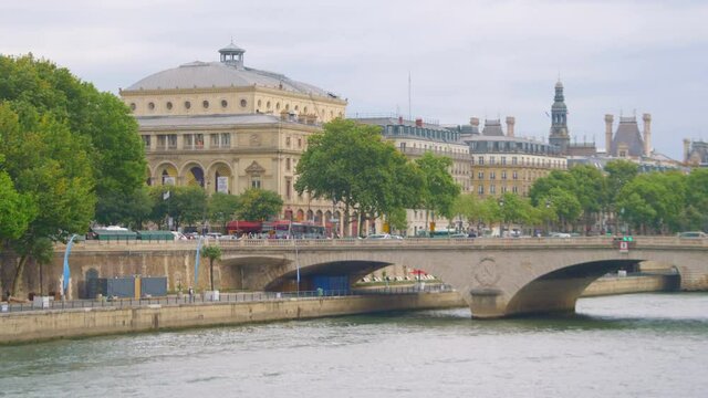 Bridge in Paris in 4k