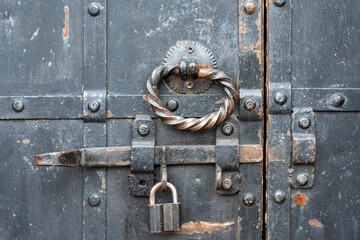 Fototapeta premium Padlock is hinged on latch of old door.