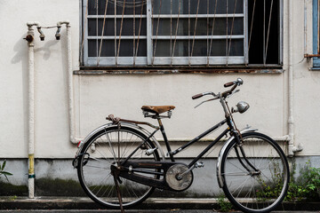 古い自転車のある風景 - obrazy, fototapety, plakaty