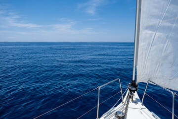 Obraz premium Aegean sea sailing, summer holidays in Cyclades islands, Greece