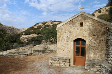 Fototapeta na wymiar kleine Kapelle im Bergland von Kreta