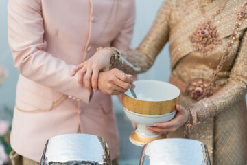 hot rice, give alms to a Buddhist monk