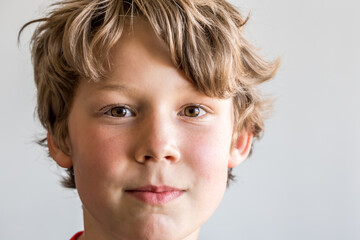 portrait d'un enfant garçon de onze ans