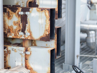 Level indicator by sight glass level type which found many rust during normal operate in power plant for monitor and control tank.