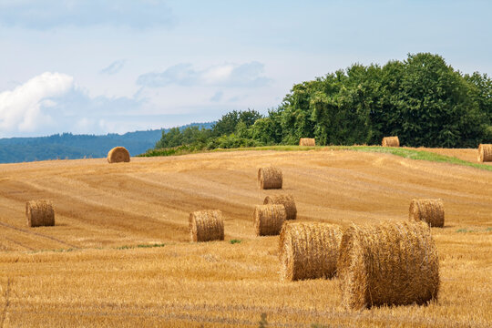 Strohballen auf Stoppelfeld