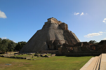 Fototapeta na wymiar The Soothsayer's pyramid in Uxmal, Mexico