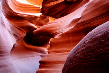 アンテロープキャニオンの幻想的な地下世界