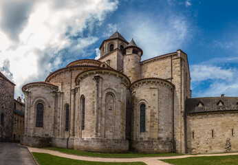Fototapeta na wymiar Beaulieu sur Dordogne (Corrèze, France) - Vue panoramique de l'église abbatiale Saint Pierre