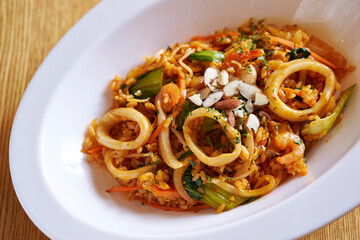 Fried noodles with various ingredients 
