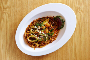 Fried noodles with various ingredients 