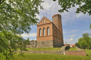 Zamek człuchowski – zamek krzyżacki położony w Człuchowie.
