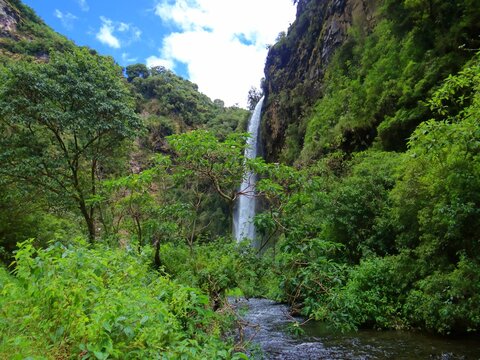Cascada C&oacute;ndor Machay