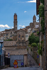 Blick auf die Altstadt von Montalcino in der Toskana in Italien