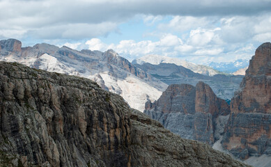 splendida vista dal monte Lagazuoi sulle Dolomiti