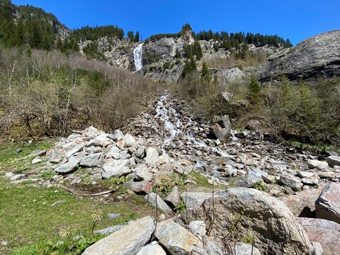 Zillertalstra&szlig;e im hinteren Zillertal zwischen Ginzling und dem Staudamm Stausee Schlegeisspeicher nahe Mayrhofen Tux in den Tuxer Alpen Tirol