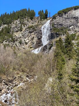 Zillertalstra&szlig;e im hinteren Zillertal zwischen Ginzling und dem Staudamm Stausee Schlegeisspeicher nahe Mayrhofen Tux in den Tuxer Alpen Tirol